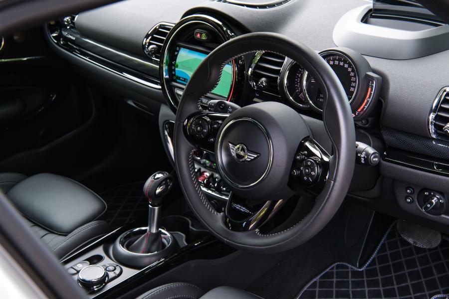 Интерьер Mini Cooper S Clubman Masterpiece Edition (F54) 2017 года  (AU) (фото 19 из 26)